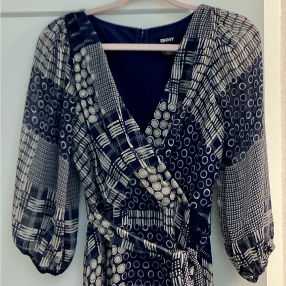 ❤️❤️❤️DKNY DRESS! VERY NICE & COMFORTABLEE! - Picture 3 of 5